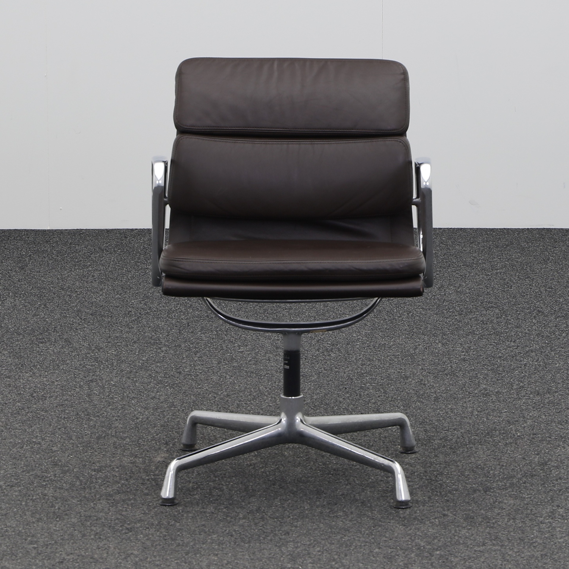 Konferenzstühle Vitra EA 208 Soft Pad