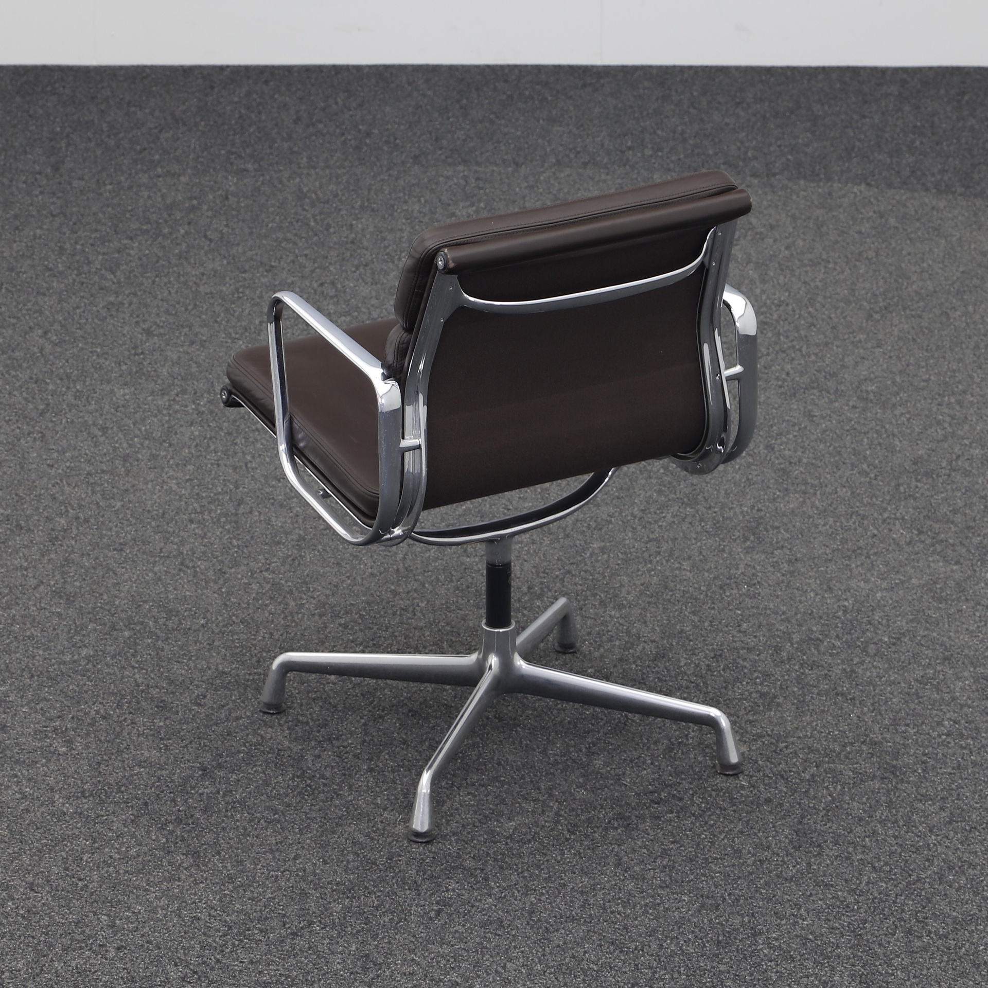 Konferenzstühle Vitra EA 208 Soft Pad