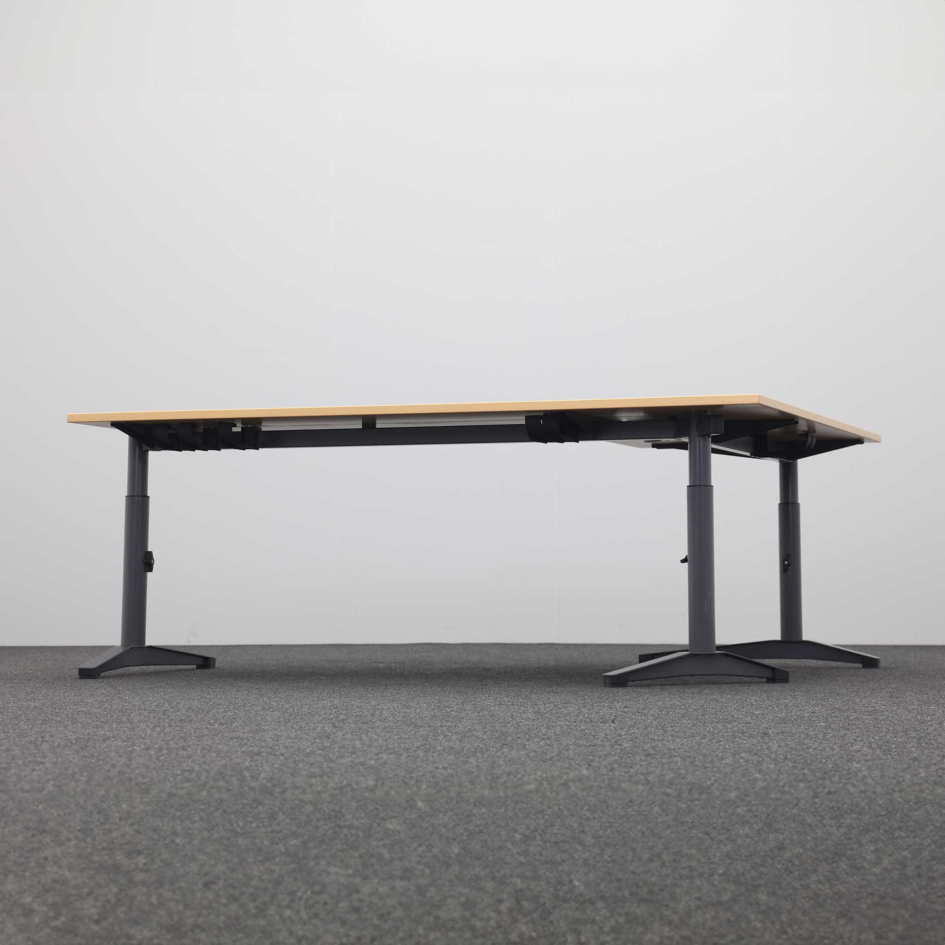 Schreibtische Steelcase