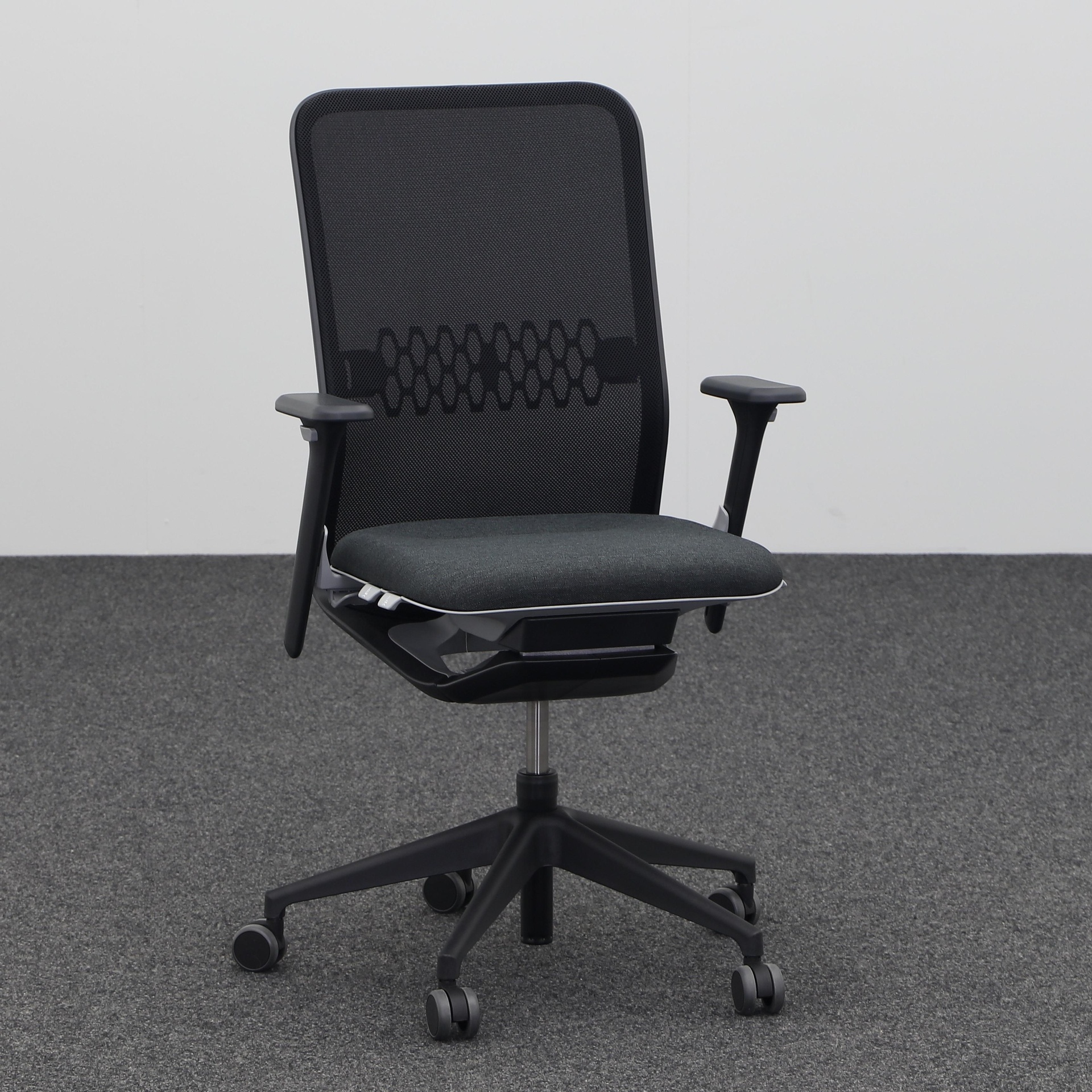 Chaises de bureau Sitag SitagTeam Mesh (Anthracite, Nouveau, Roulettes pour sols durs, 2D Accoudoirs)