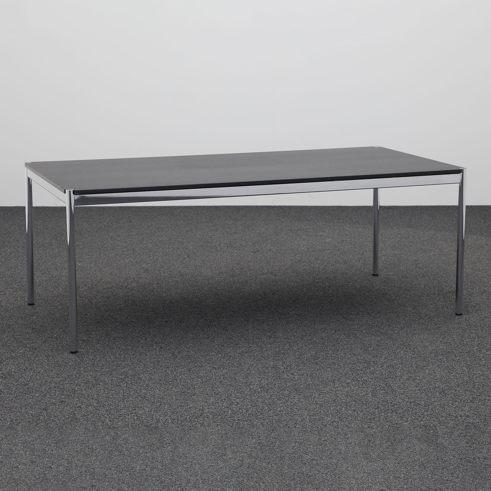 Designtisch USM Haller (Schwarz, Normal Gebraucht, 200x100, Verchromt, Verchromt)