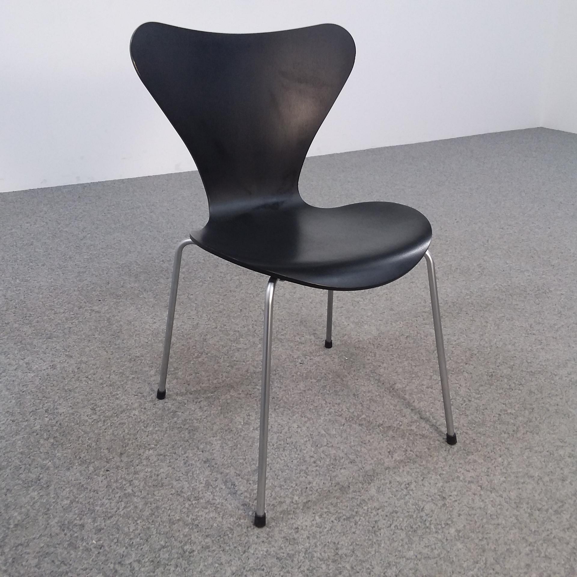 4-Fuss Stühle Fritz Hansen Serie 7 (Schwarz, Normal Gebraucht, Kunststoffgleiter, ohne)