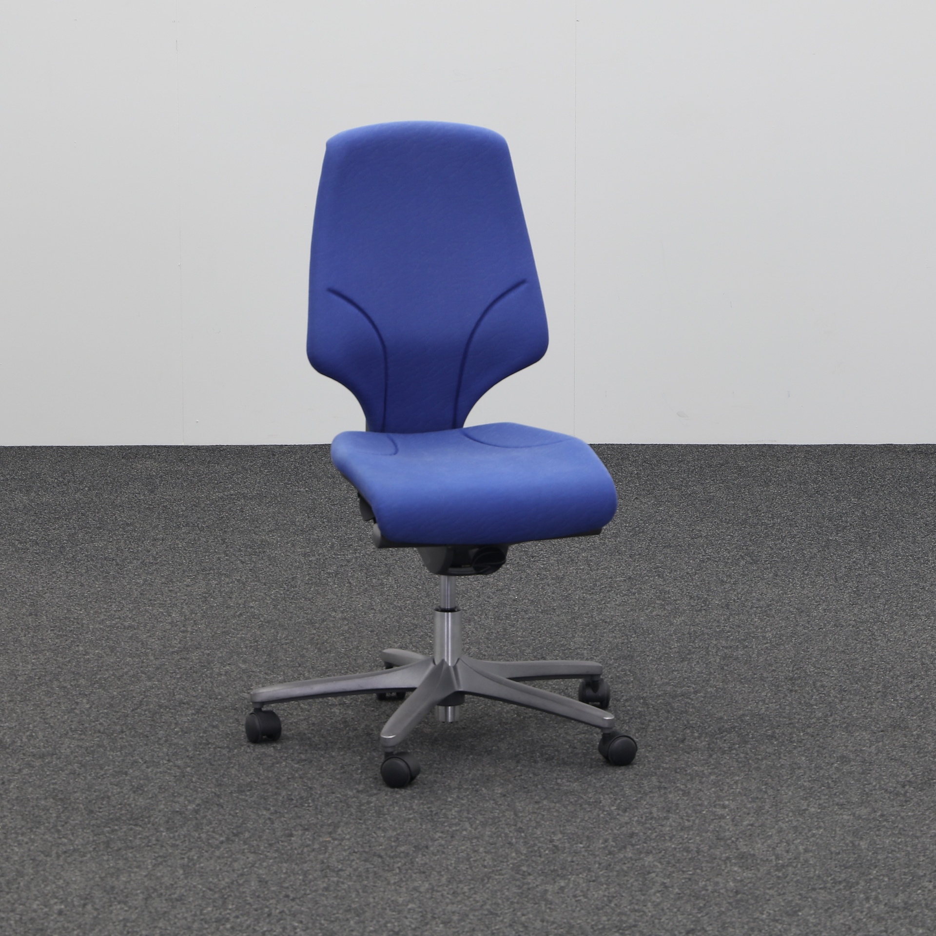 Chaises de bureau pivotantes Giroflex 64 (Bleu, Normalement utilisé, Rouleaux de moquette, sans)