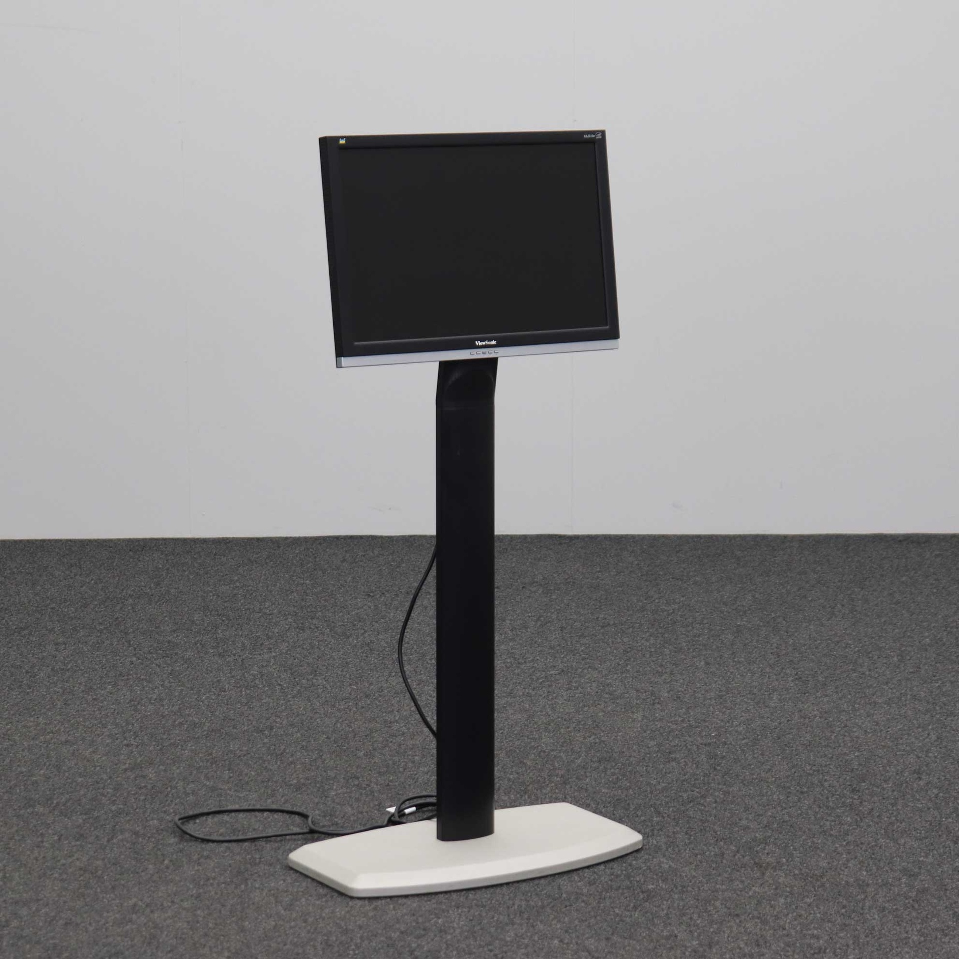 Monitorständer mit Monitor (Schwarz, Normal Gebraucht)