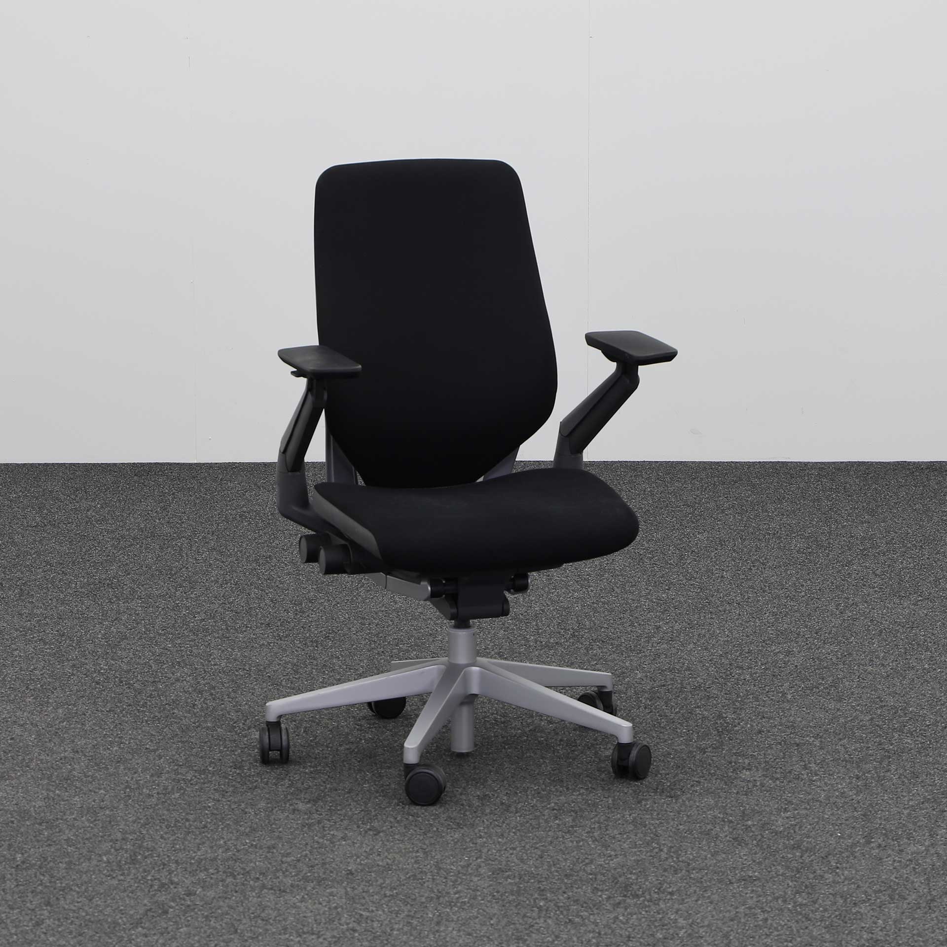 Bürodrehstühle Steelcase Gesture (Schwarz, Neu, Teppichrollen, 4D Armlehnen)