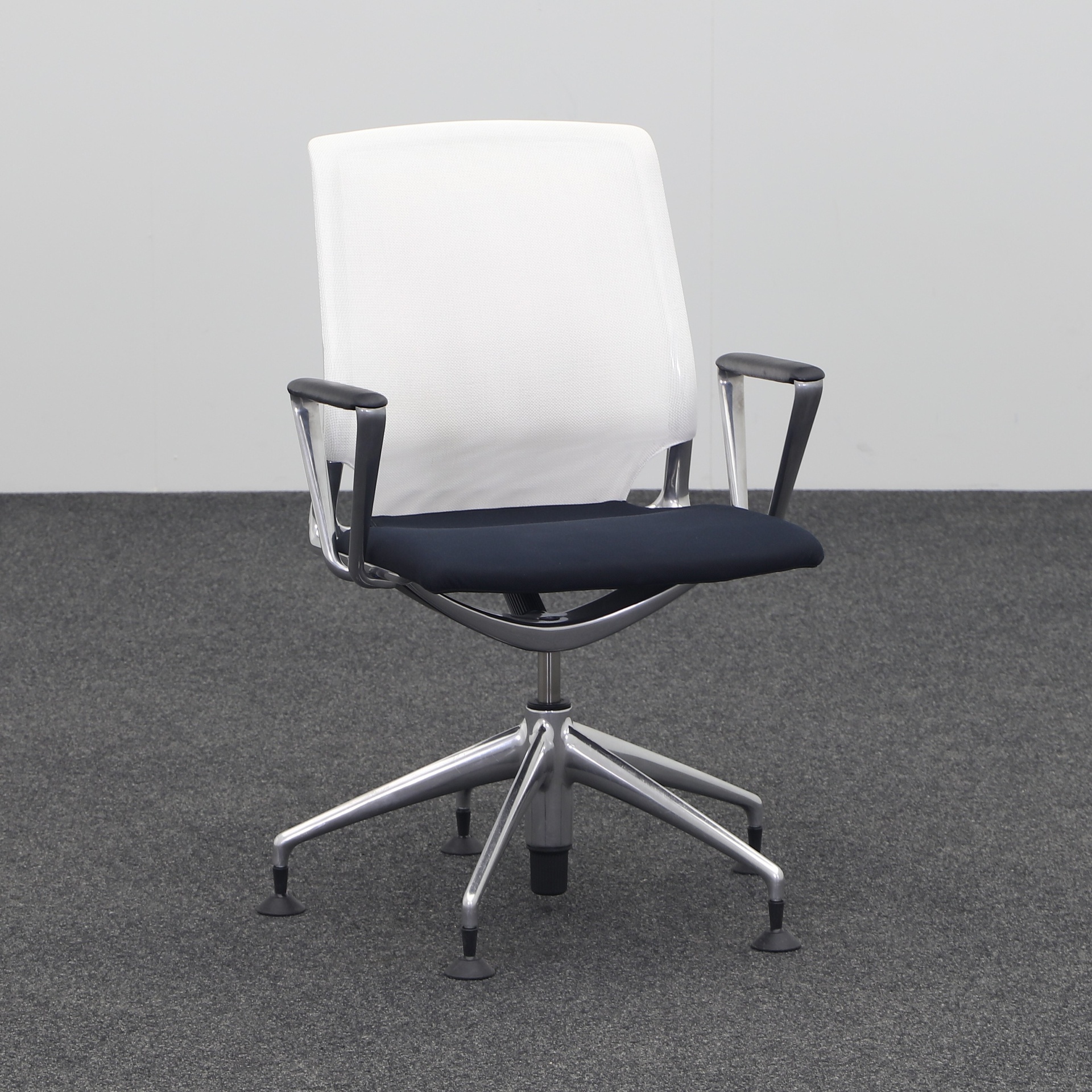 Konferenzstühle Vitra Meda Chair (Schwarz, Normal Gebraucht, Kunststoffgleiter, Fixarmlehnen)