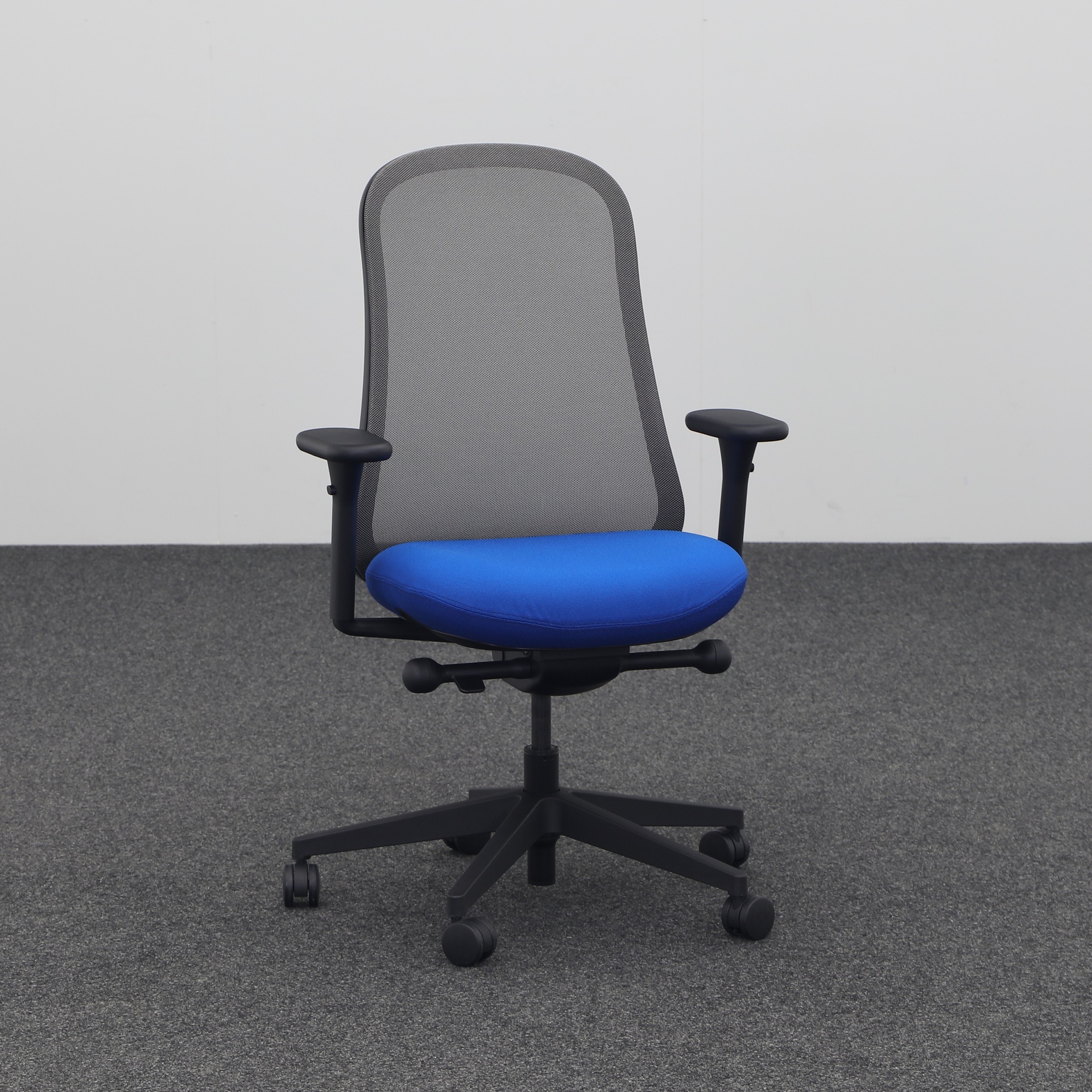 Chaises de bureau pivotantes Herman Miller Lino (Bleu, Bon, Rouleaux de moquette, 1D Accoudoirs)