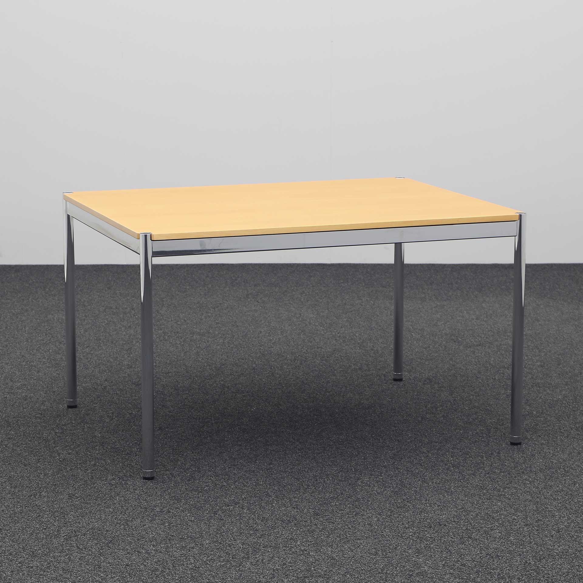 USM Haller office desks (Beech, Normal used, 125x100, Chrome-plated)