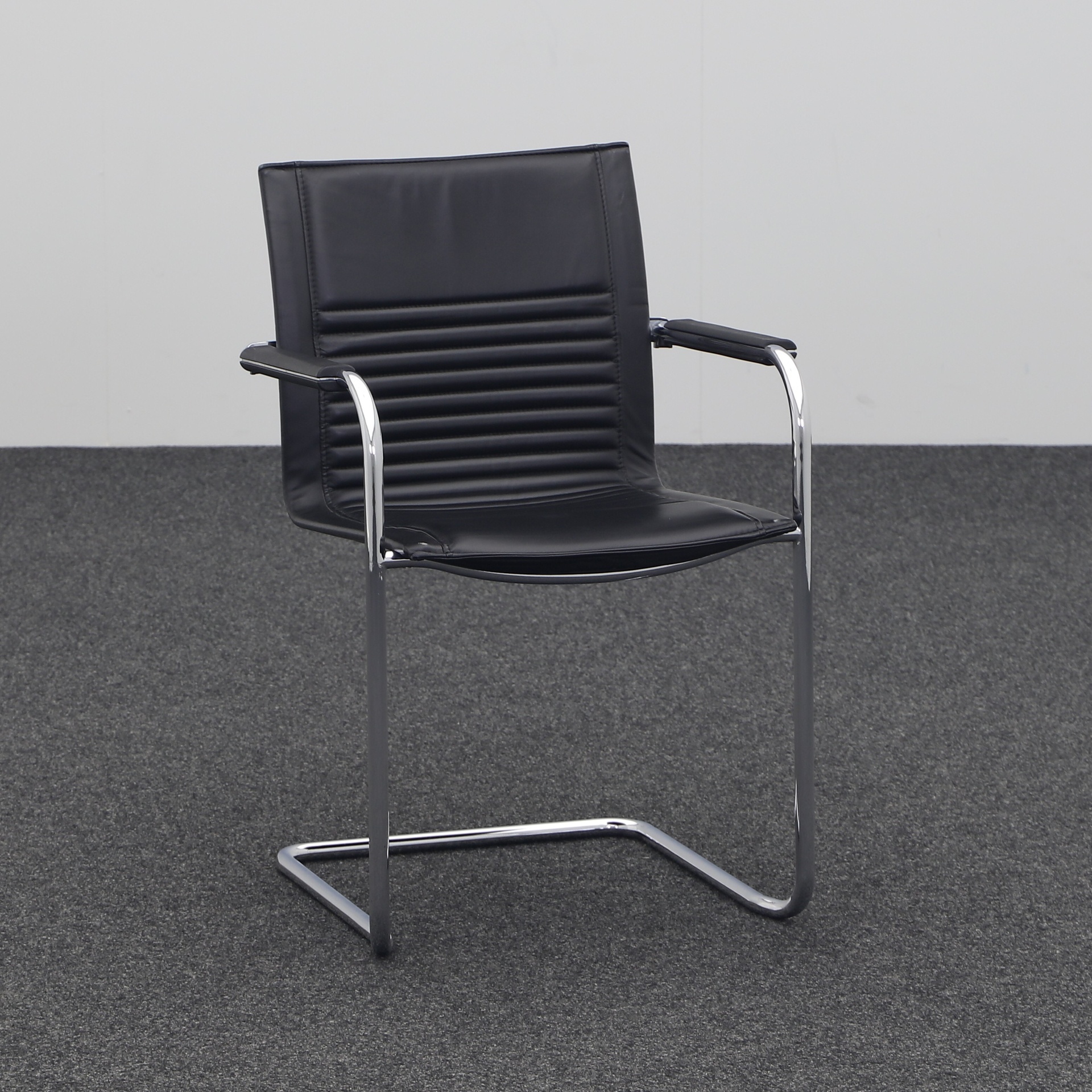 Freischwinger Walter Knoll Art Collection stapelbar (Schwarz, Normal Gebraucht, Kunststoffgleiter, Fixarmlehnen)