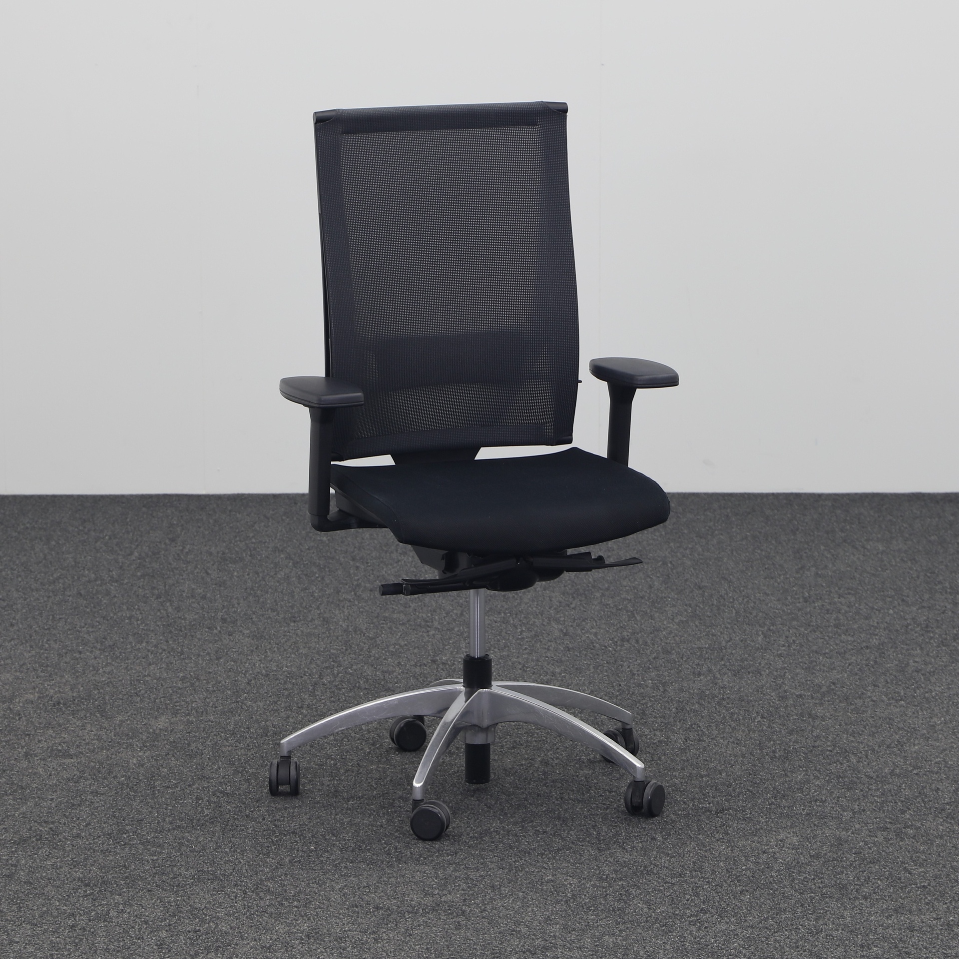 Chaises de bureau pivotantes König Neurath Okay (Noir, Normalement utilisé, Rouleaux de moquette, Accoudoirs 3D)