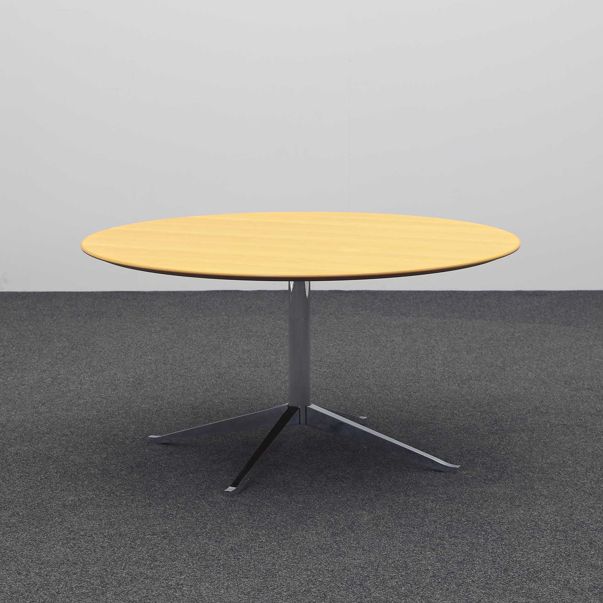 Conference table Florence Knoll (Beech, Normal used, 137x137, Chrome-plated)