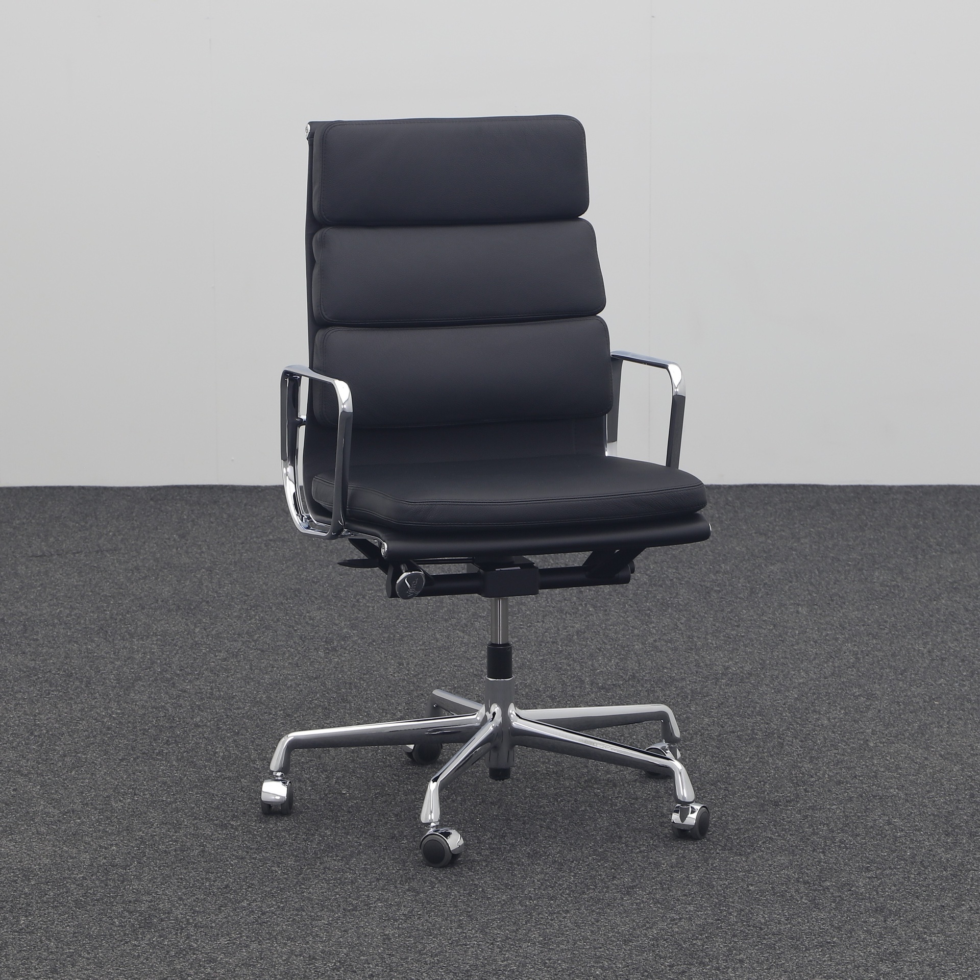 Office swivel chairs Vitra EA 219 (Black, Very good, Hard floor castors, Fixed armrests)