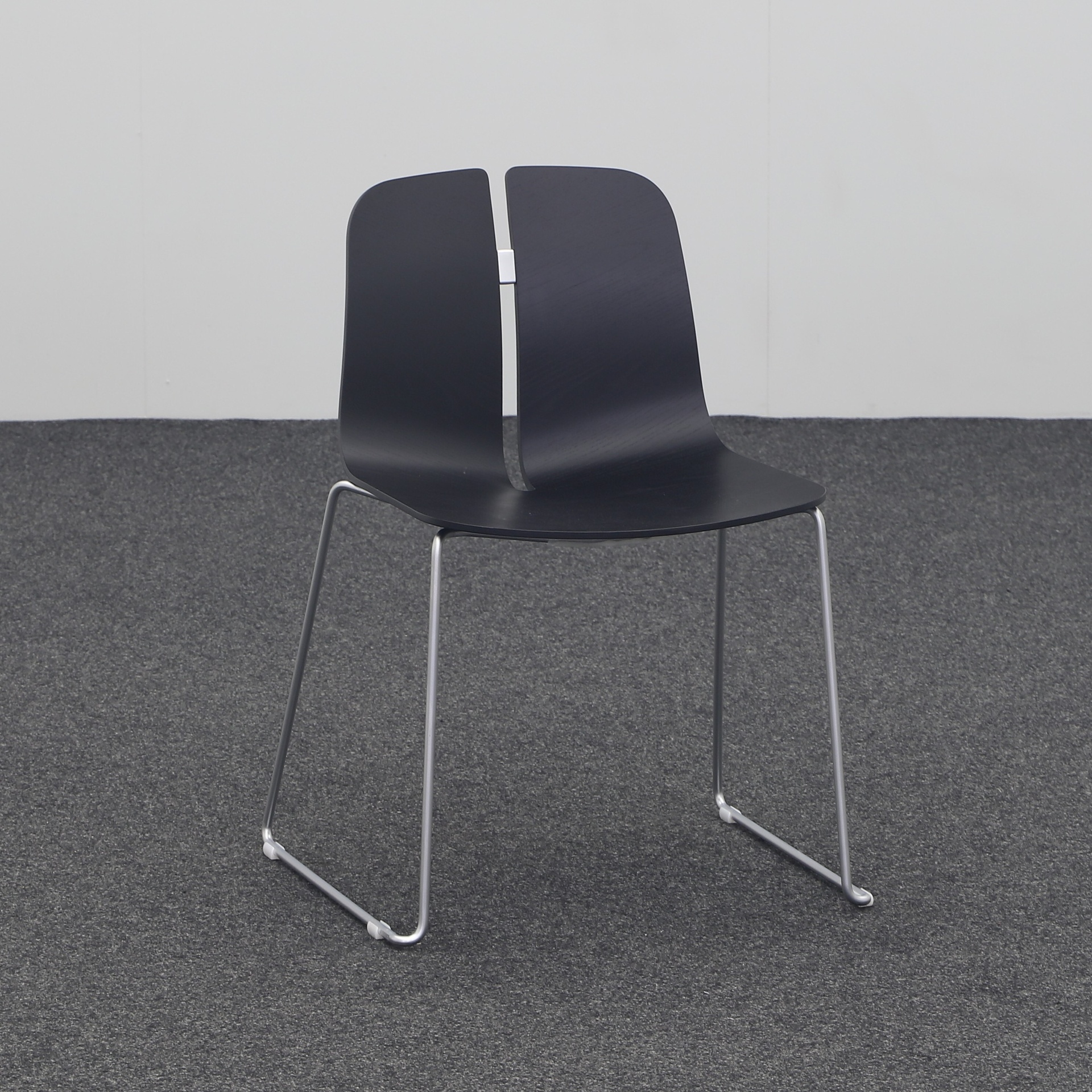 Skid-base chairs  (Black, Normal used, Plastic glides, without)