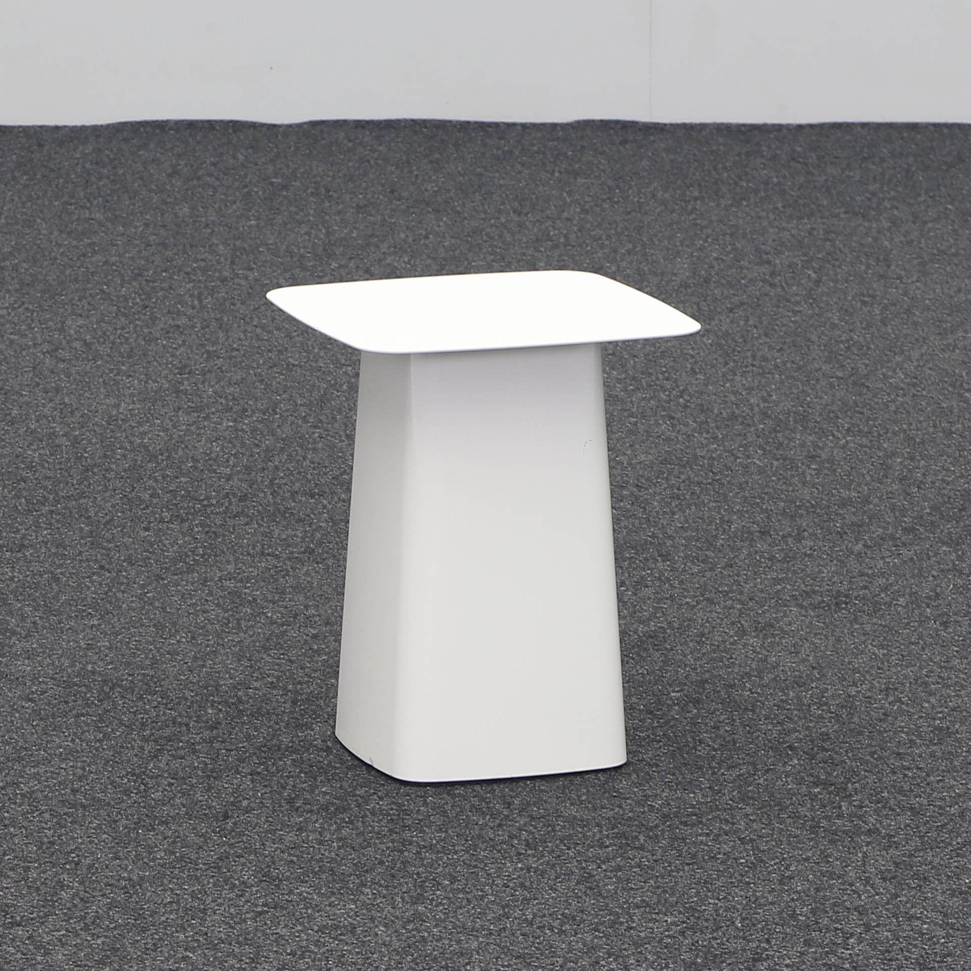 Vitra Metal Side Table (White, Normal used, 30x30, White)