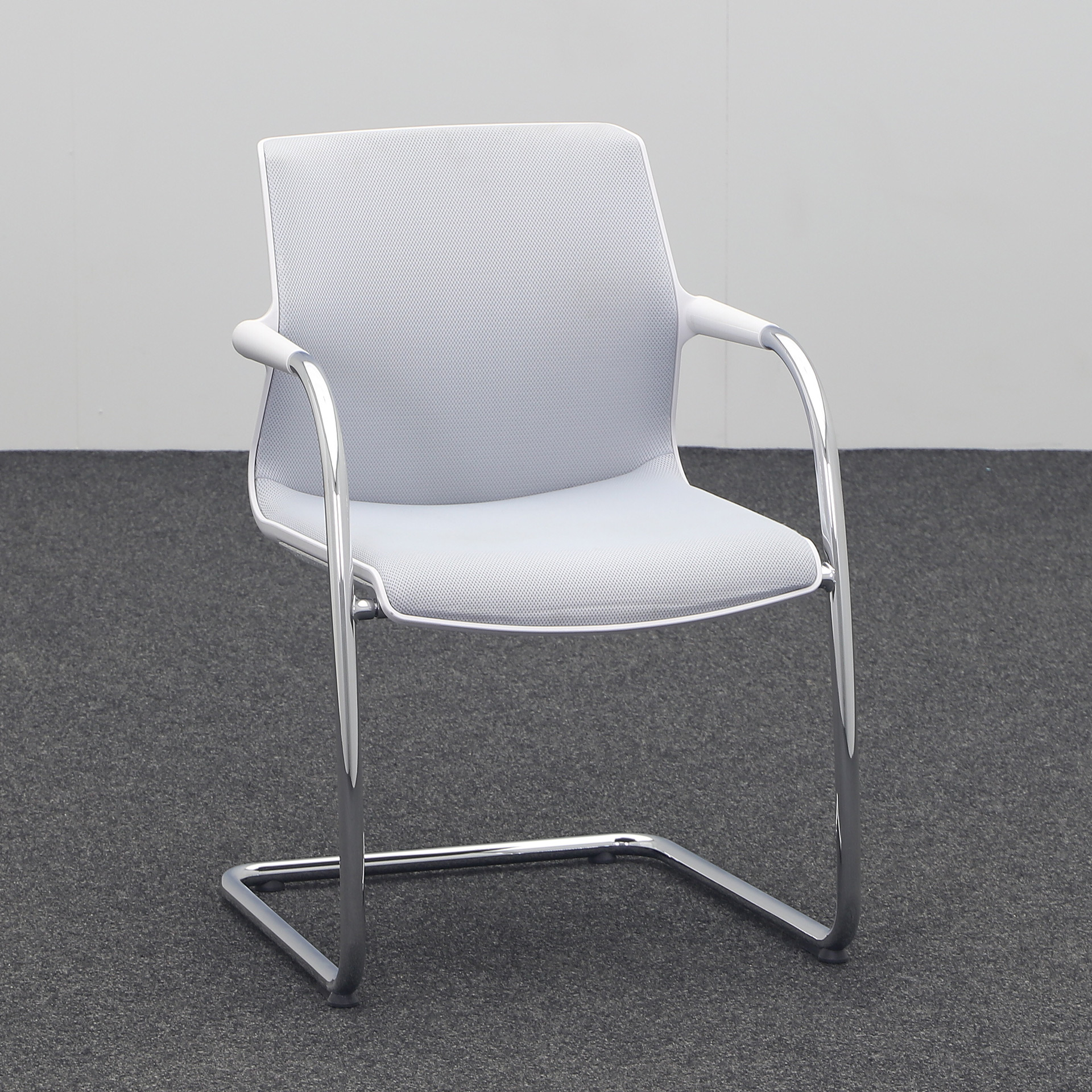 Sedia a sbalzo Vitra Unix Chair (Grigio chiaro, Buono, Cromato, Alianti in plastica, Braccioli fissi)